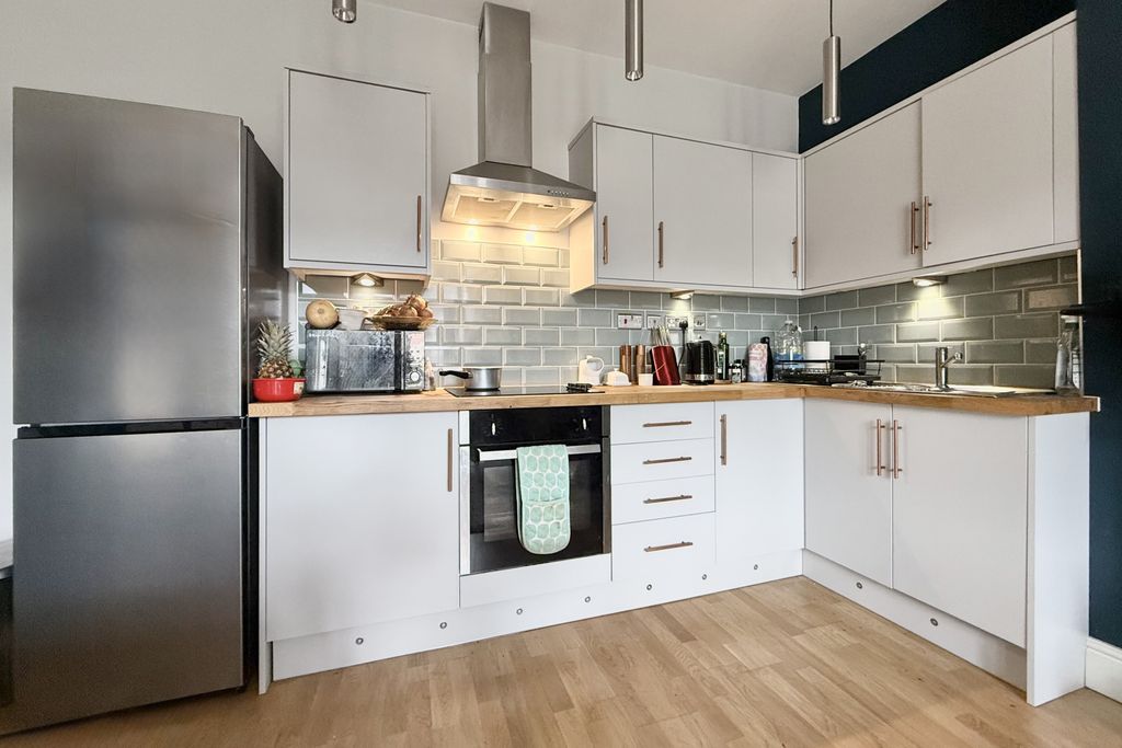 Property photo 3 of 7 3