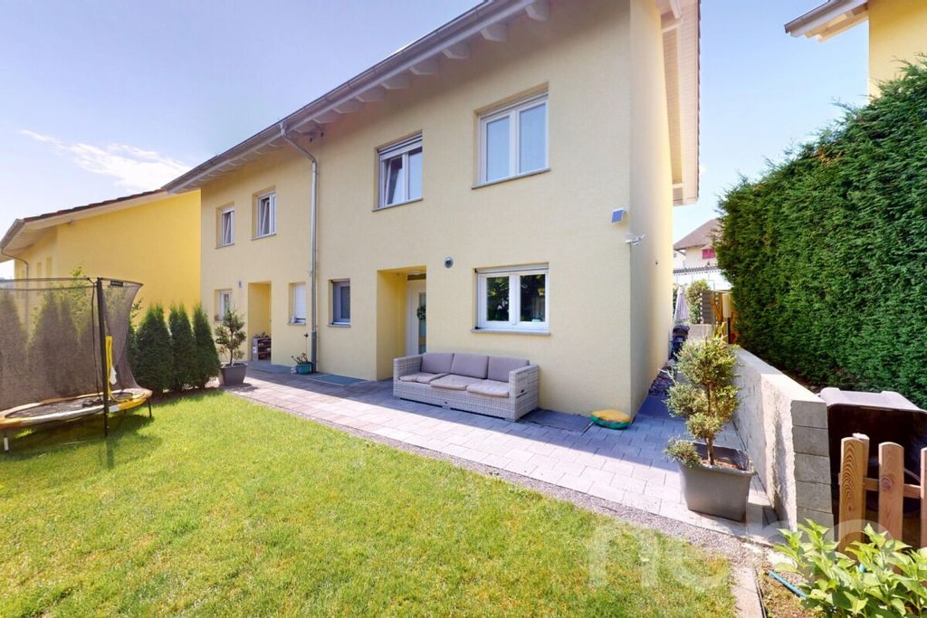 Property photo 2 of 11