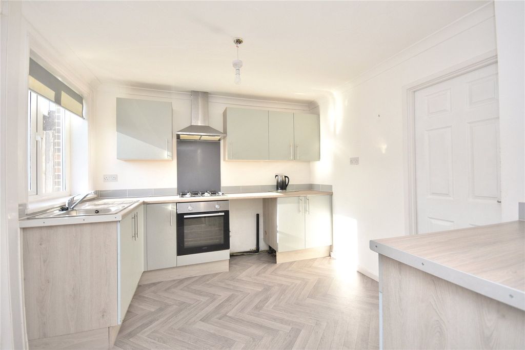 Property photo 2 of 16 Picture No. 15