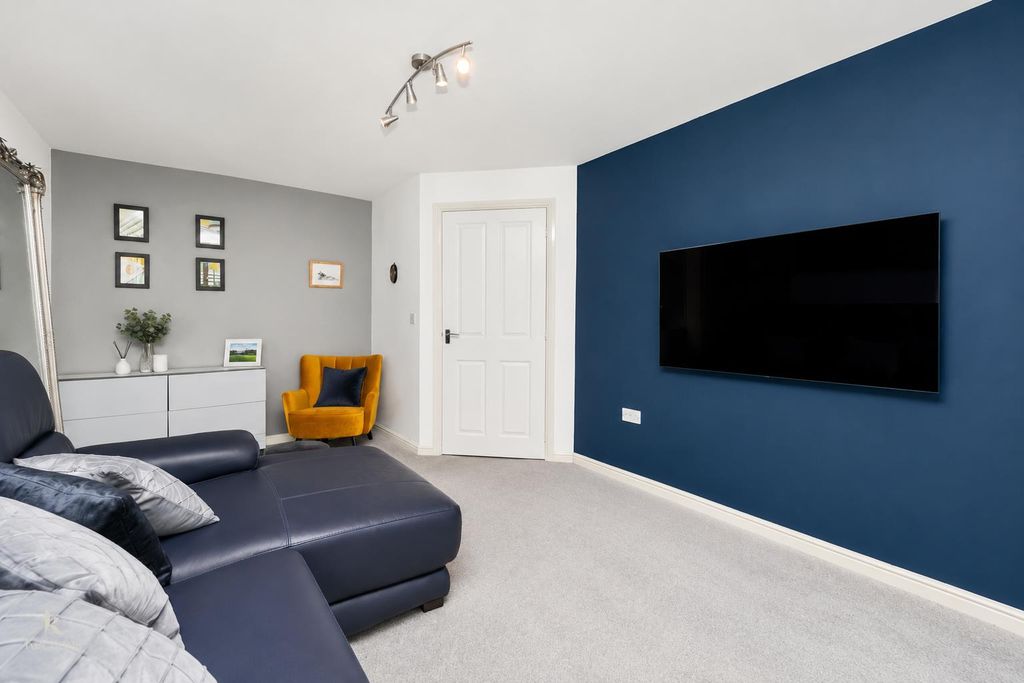 Property photo 3 of 28 3.Jpg