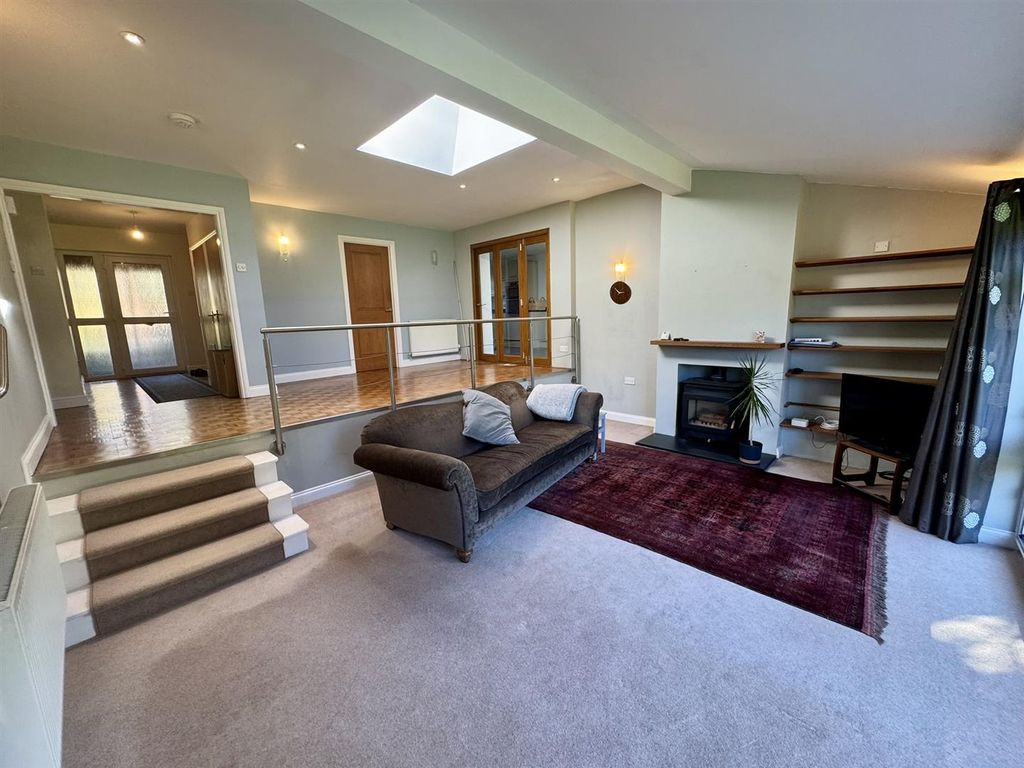 Property photo 2 of 23 Living/Dining Room