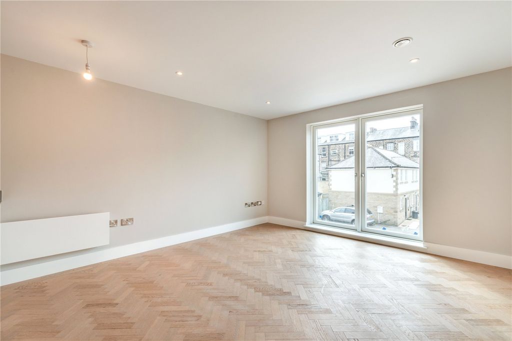 Property photo 2 of 7 Living Area