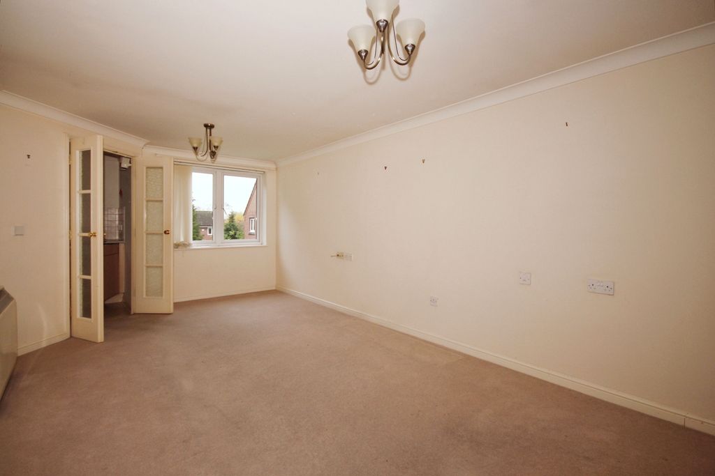Property photo 3 of 11 Living Room
