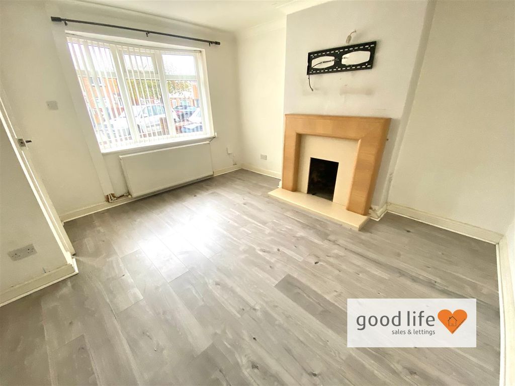 Property photo 2 of 12 20251003_113331220_Ios14Riddingroad.Jpg