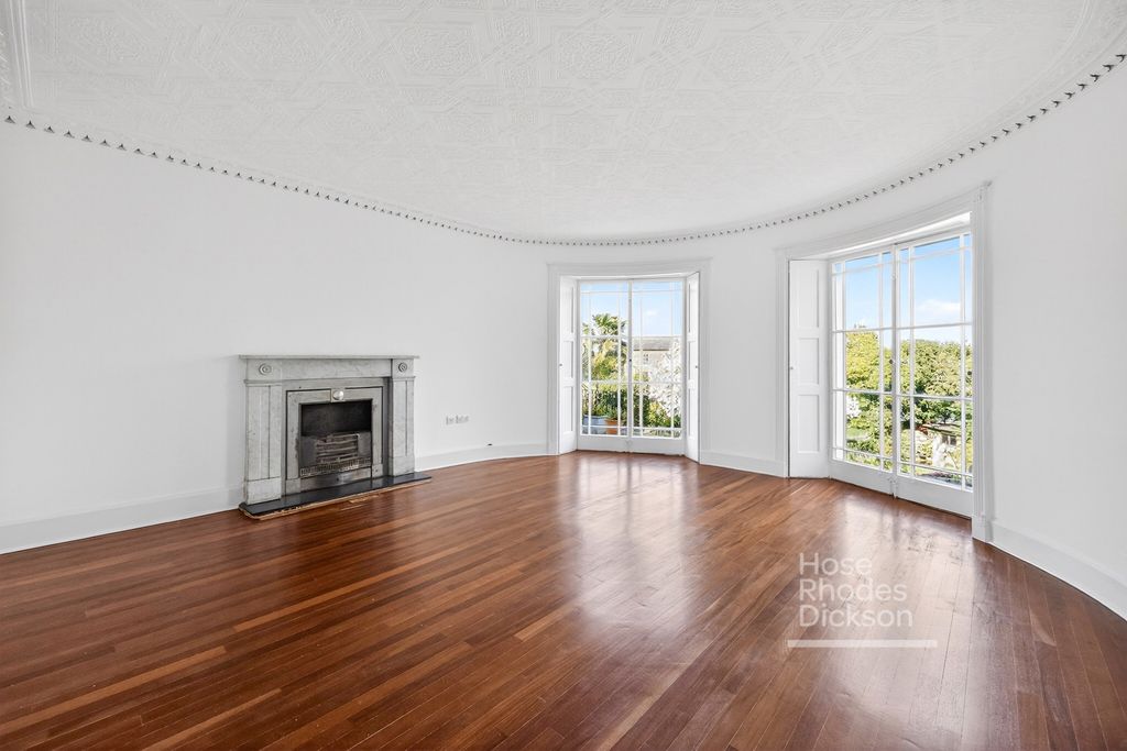Property photo 2 of 32 Pbox-Img.Jpg