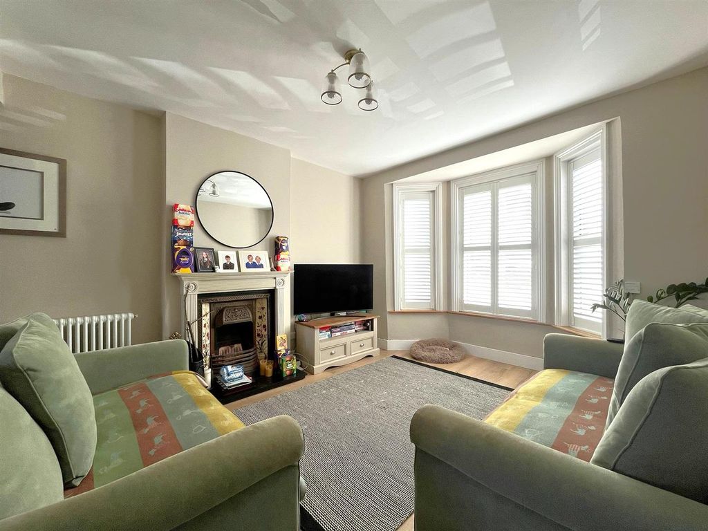 Property photo 2 of 12 Lounge.Jpg