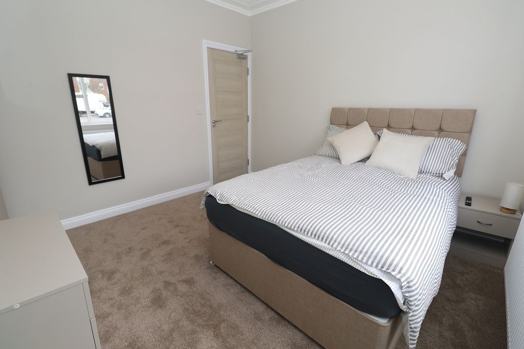 Property photo 1 of 7 Bedroom 1