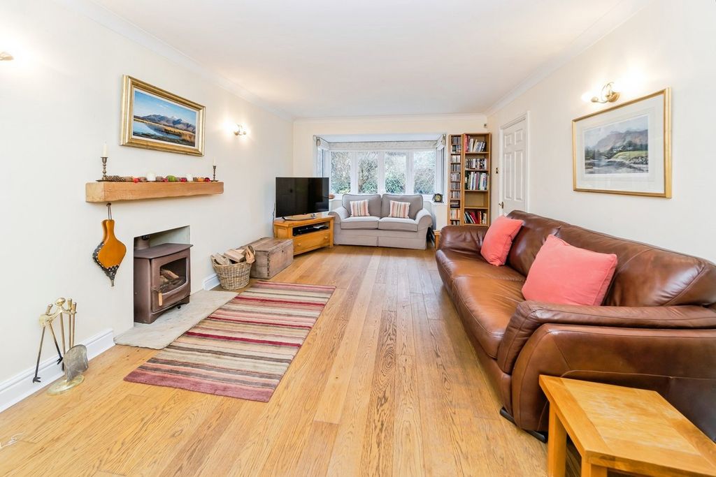 Property photo 2 of 27