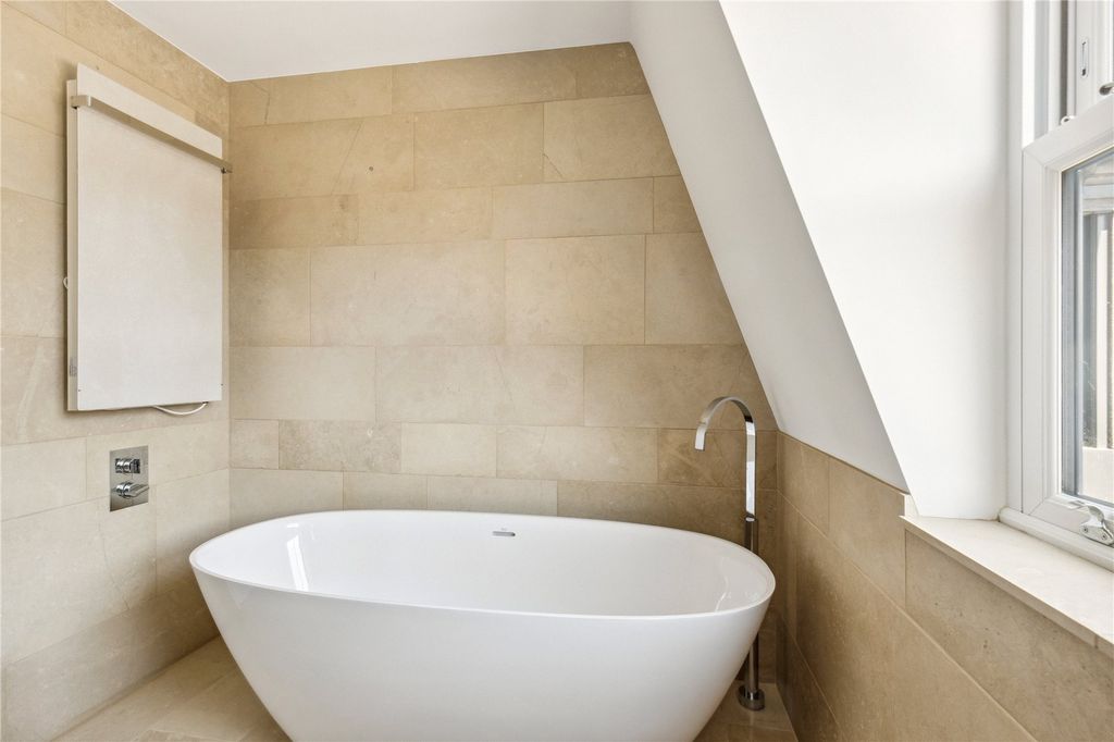 Property photo 3 of 9 Picture No. 10