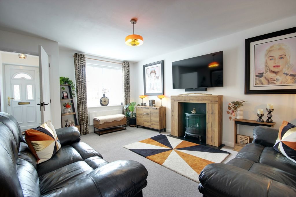 Property photo 2 of 19 1 Lounge B