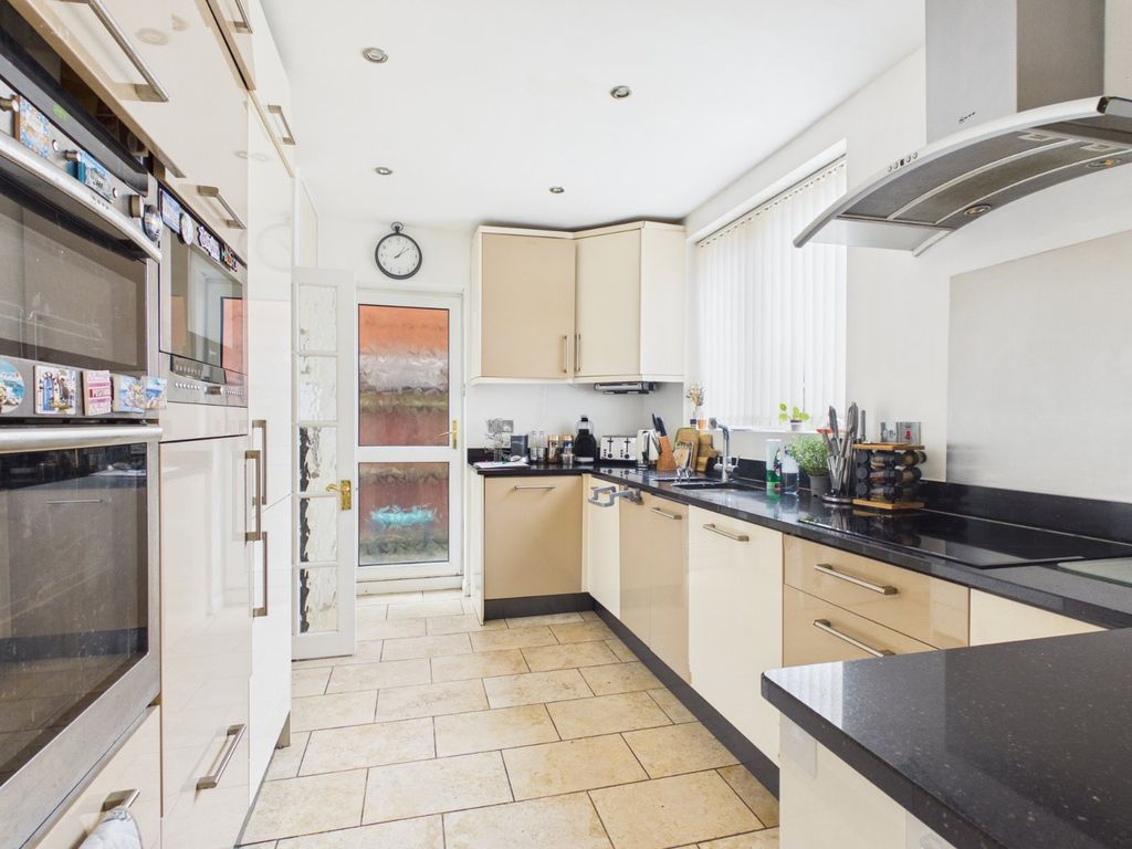 Property photo 3 of 15 Kitchen