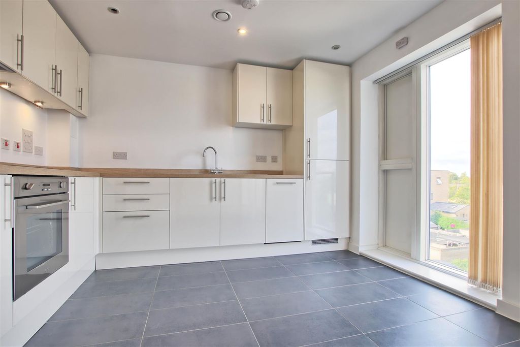Property photo 3 of 13 Kitchen 1.Jpg