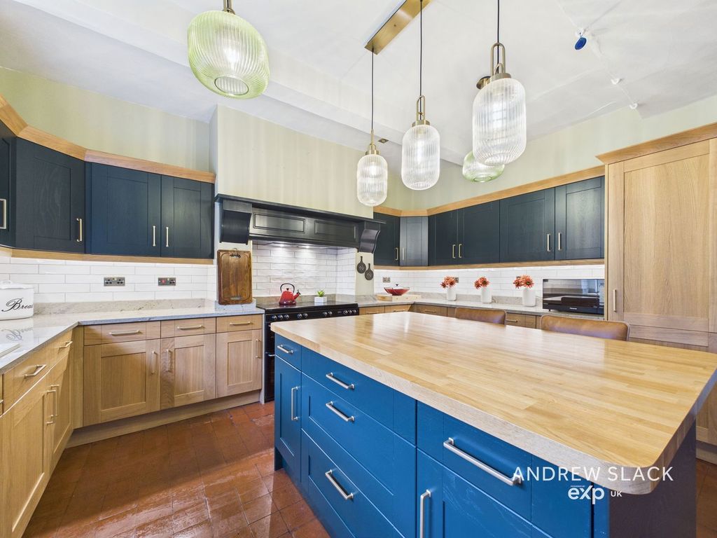 Property photo 2 of 43