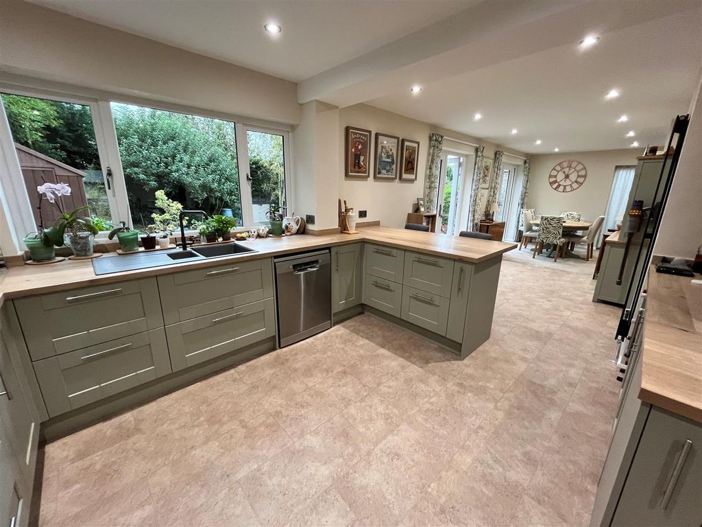 Additional image 10 of 4 bed property for saleBrooklands Close, Daventry NN11