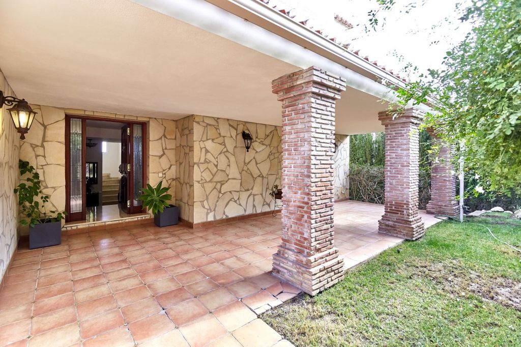 Property photo 2 of 52
