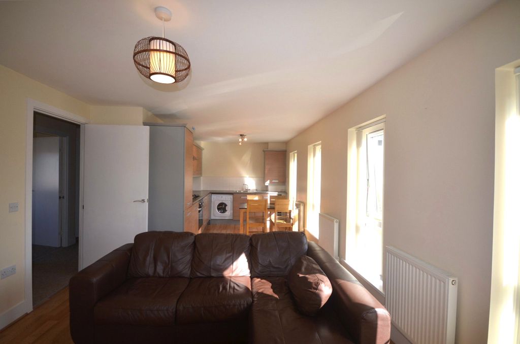 Property photo 2 of 9 Living Room/Kitchen