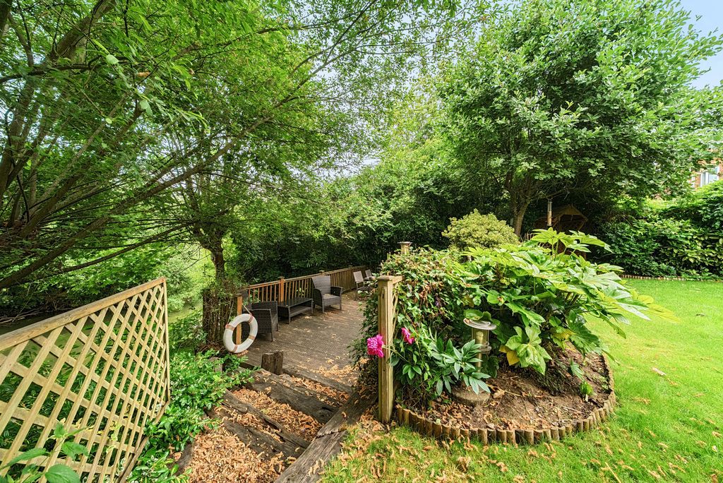 Property photo 2 of 22 1301785-7-683ee45...