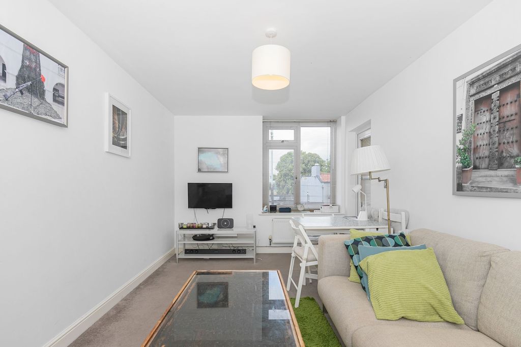 Property photo 3 of 18 Photo 6