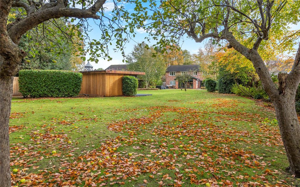 Property photo 3 of 27 Garden