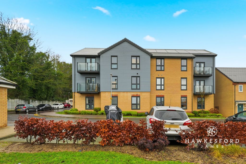 Property photo 1 of 10 Jubilee Street, Sittingbourne - Front