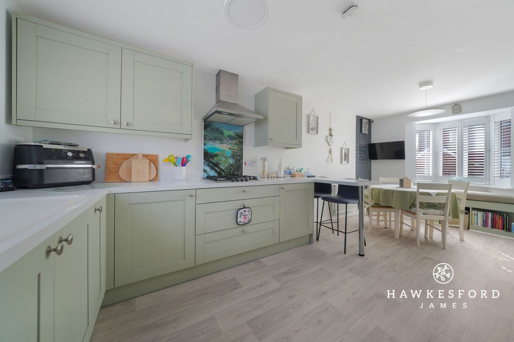 Property photo 3 of 22 Ringlet Grove, Iwade - Kitchen/Diner