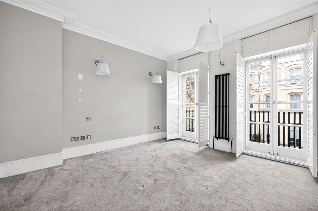 Property photo 3 of 24 Bedroom