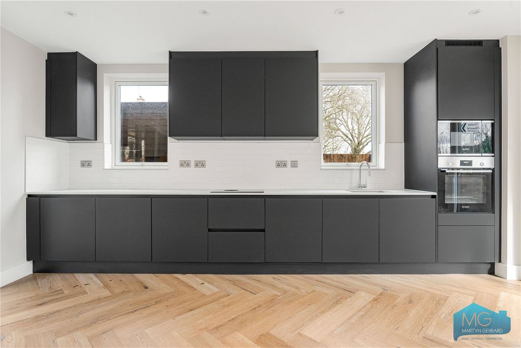 Property photo 2 of 33 Picture No. 64