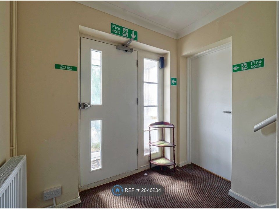 Property photo 2 of 6 Entrance Hall