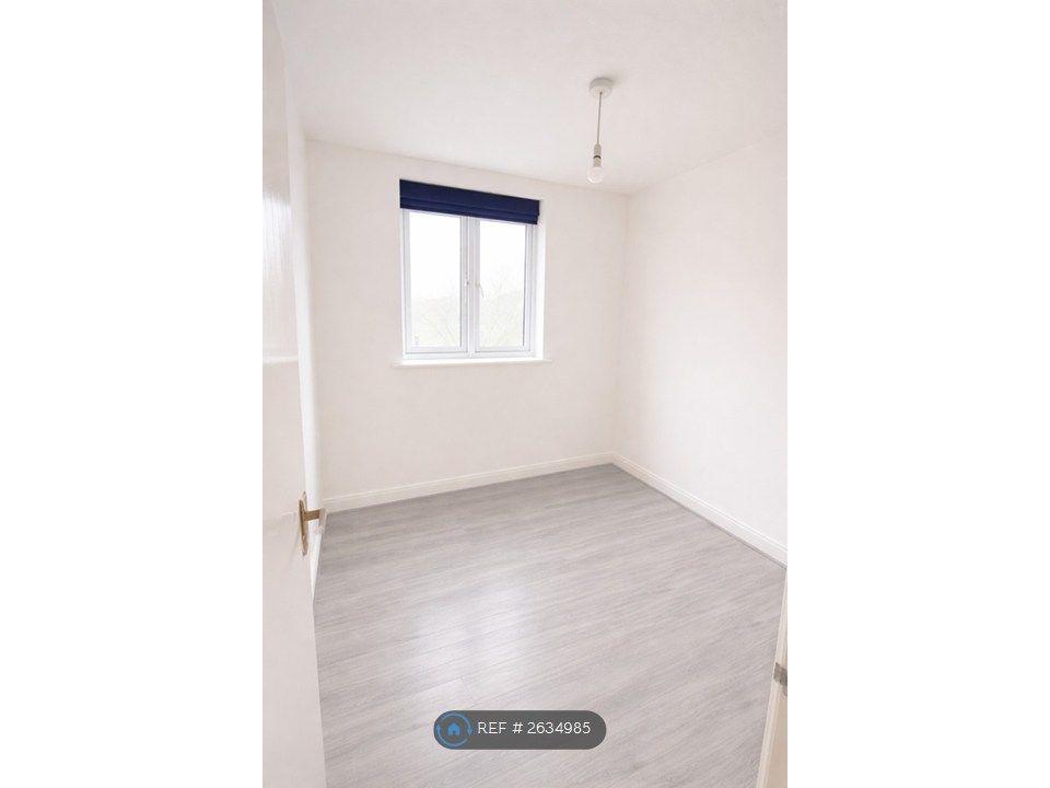 Property photo 3 of 10 Bedroom