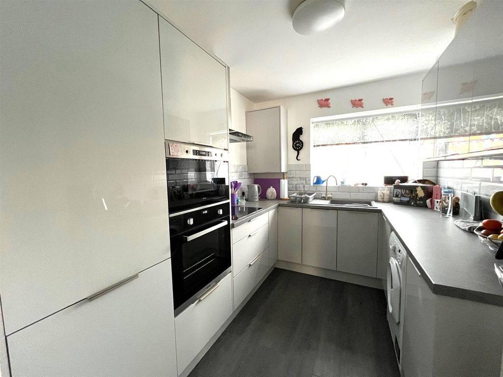Property photo 3 of 15 4194 Kitchen.Jpg