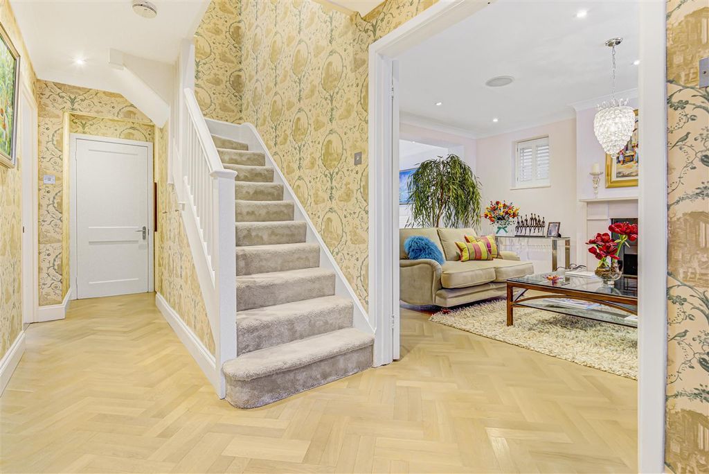 Property photo 2 of 15 D0417 7 Cotman Close Hall.Jpg