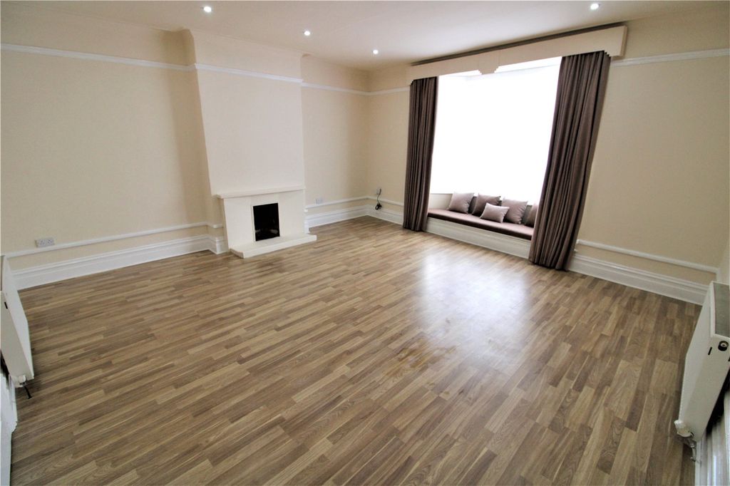 Property photo 2 of 12 Picture No. 11