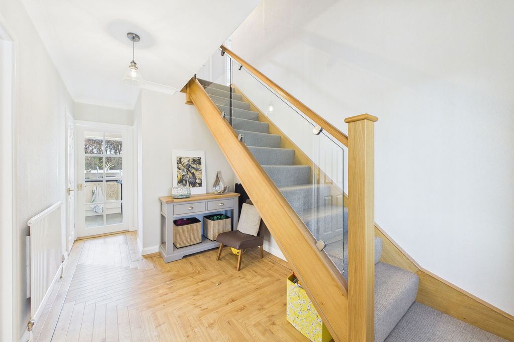 Property photo 3 of 31