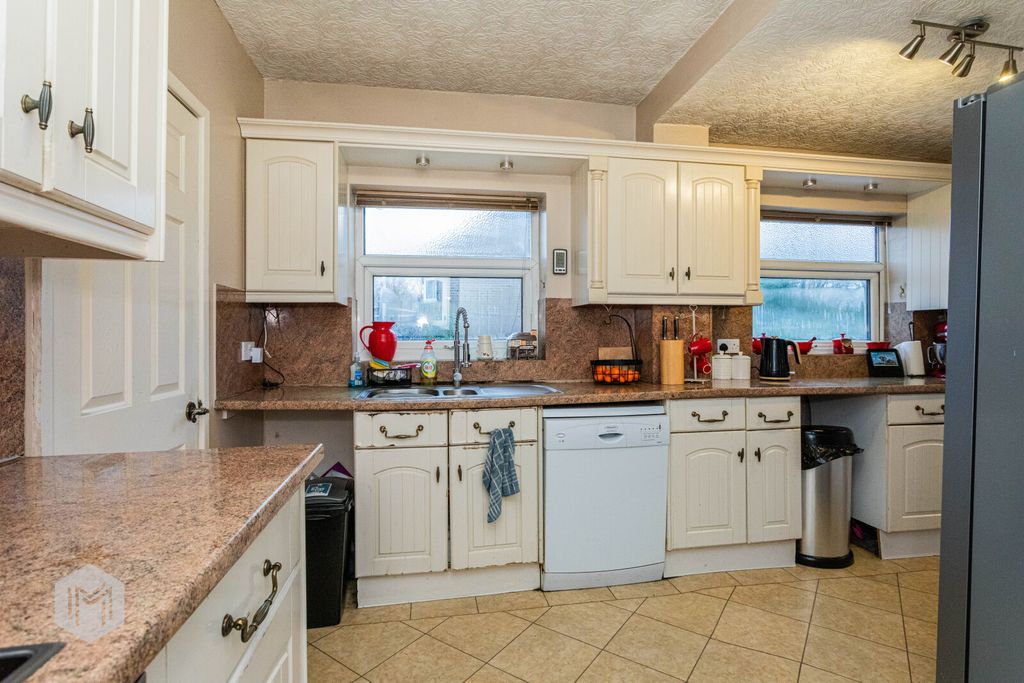 Property photo 3 of 33 Picture No. 10