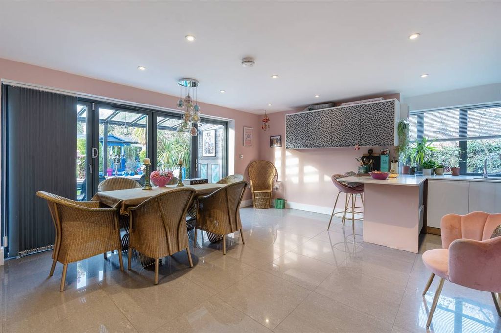 Property photo 2 of 29