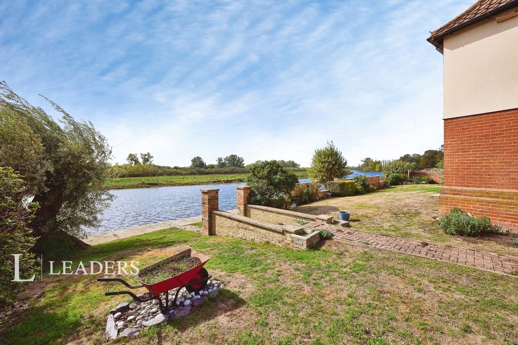 Property photo 3 of 24 Pbox-Img.Jpg