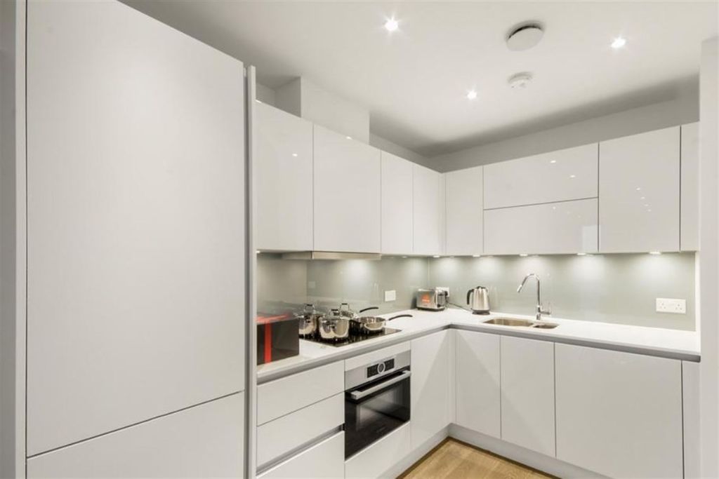 Property photo 3 of 10 Kitchen