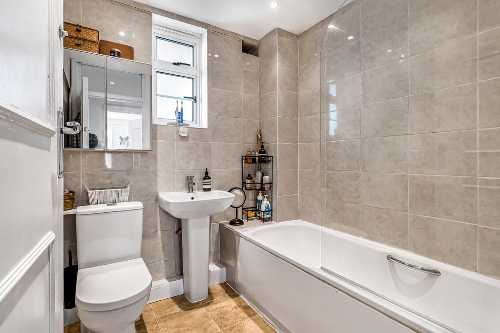 Property photo 3 of 10 3