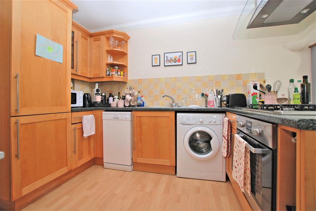 Property photo 3 of 12 Kitchen