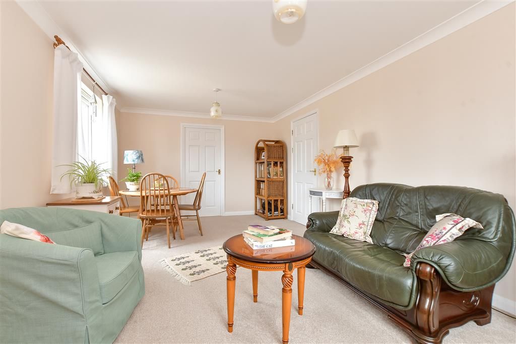 Property photo 3 of 11 Lounge/ Dining Room