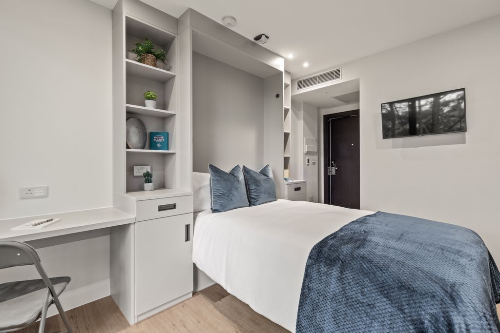 Property photo 3 of 13