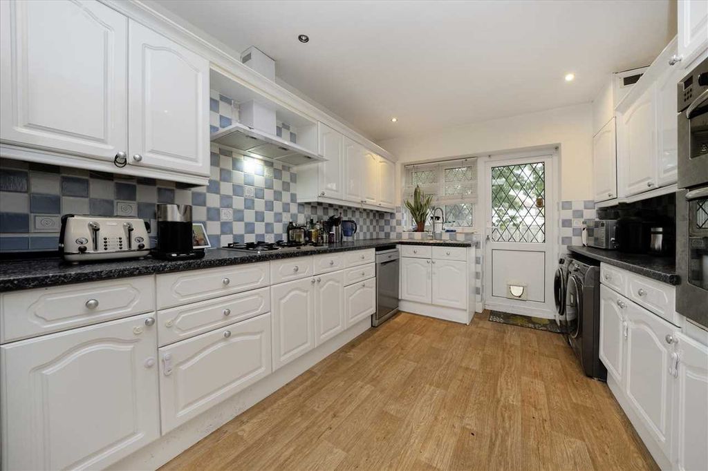 Property photo 2 of 18