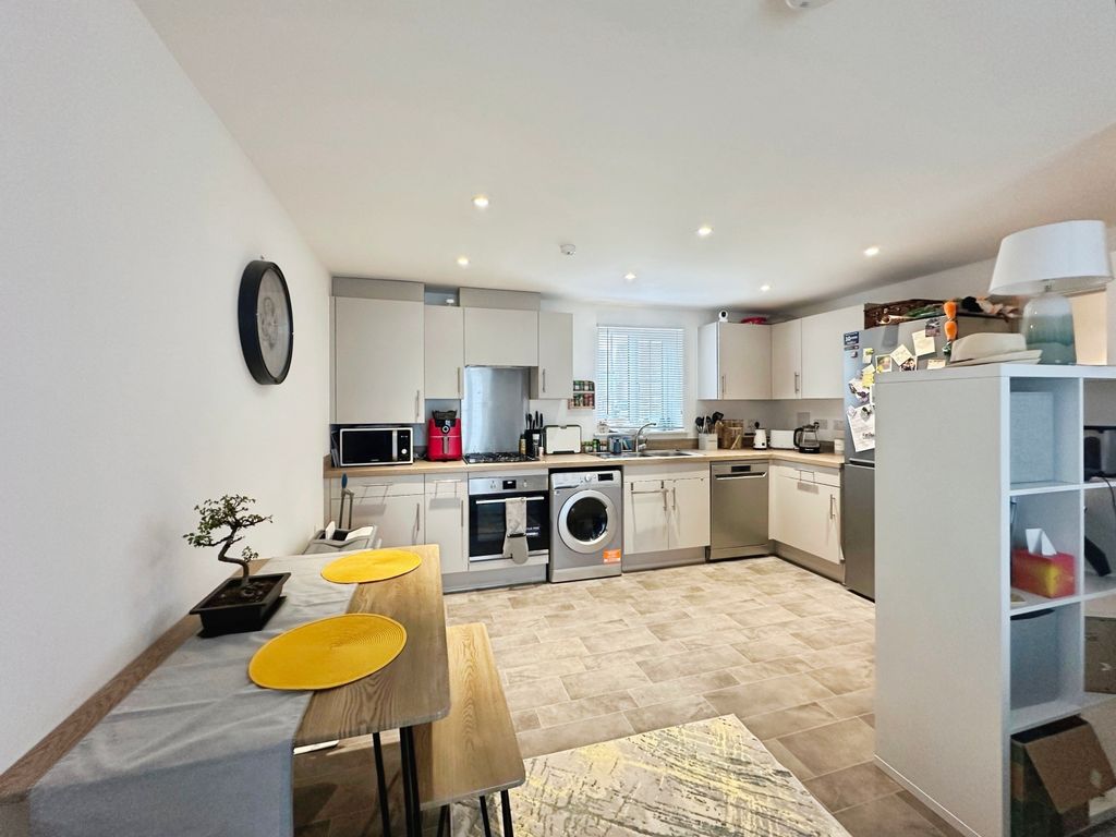 Property photo 3 of 13 59B432A9-Img_4980