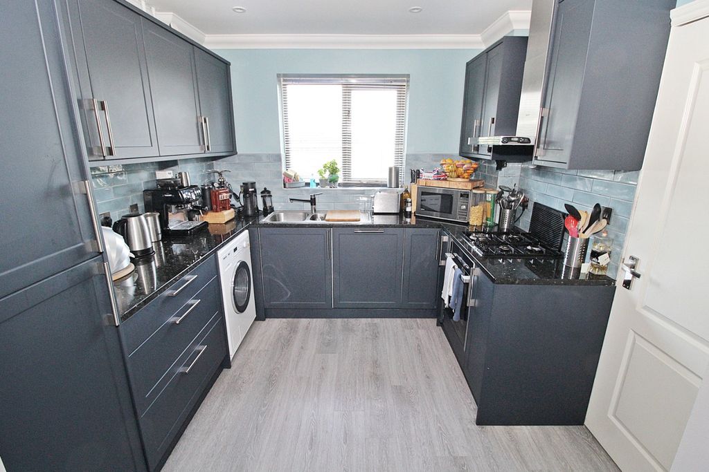 Property photo 2 of 16 4259711