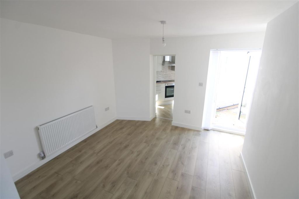 Property photo 3 of 10 Dining Room
