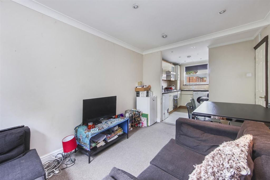Property photo 2 of 8
