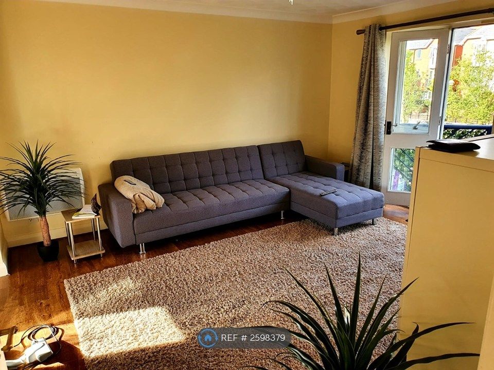 Property photo 2 of 11 Lounge 2