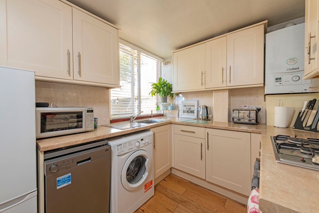 Property photo 3 of 6 3