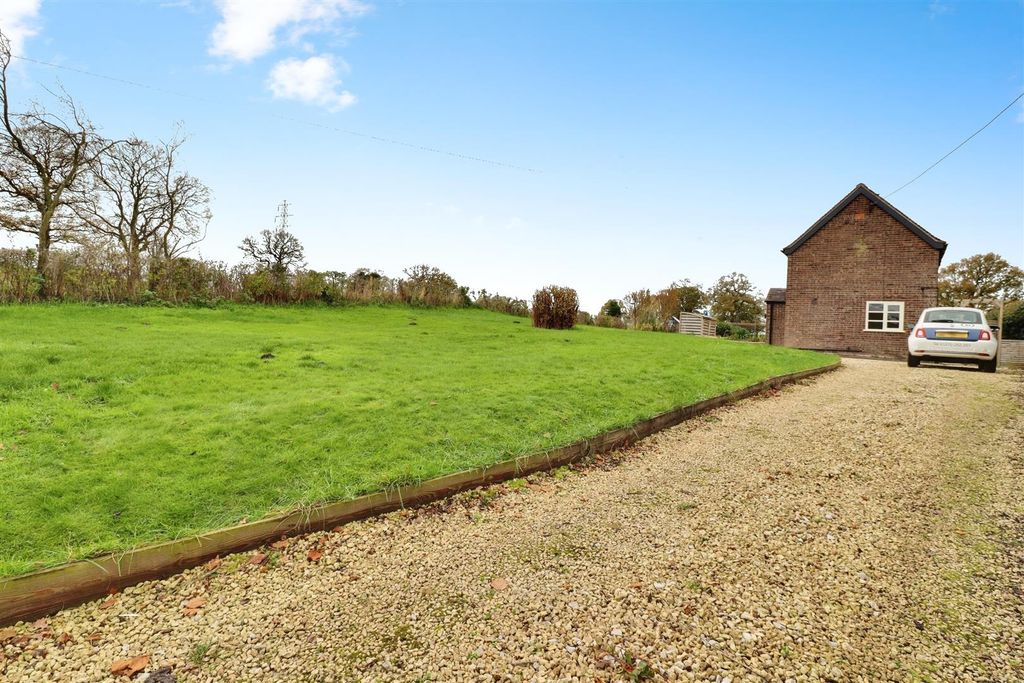 Property photo 2 of 15 A54Def1E-Img_1445-Img_1447.Jpg