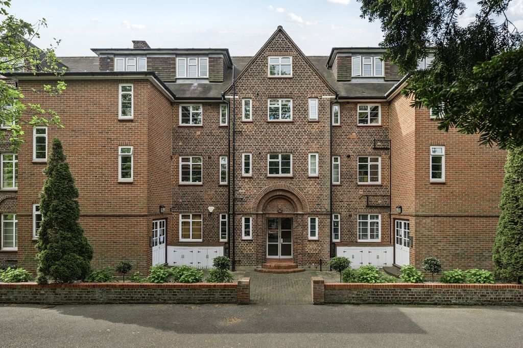 Property photo 1 of 17 External